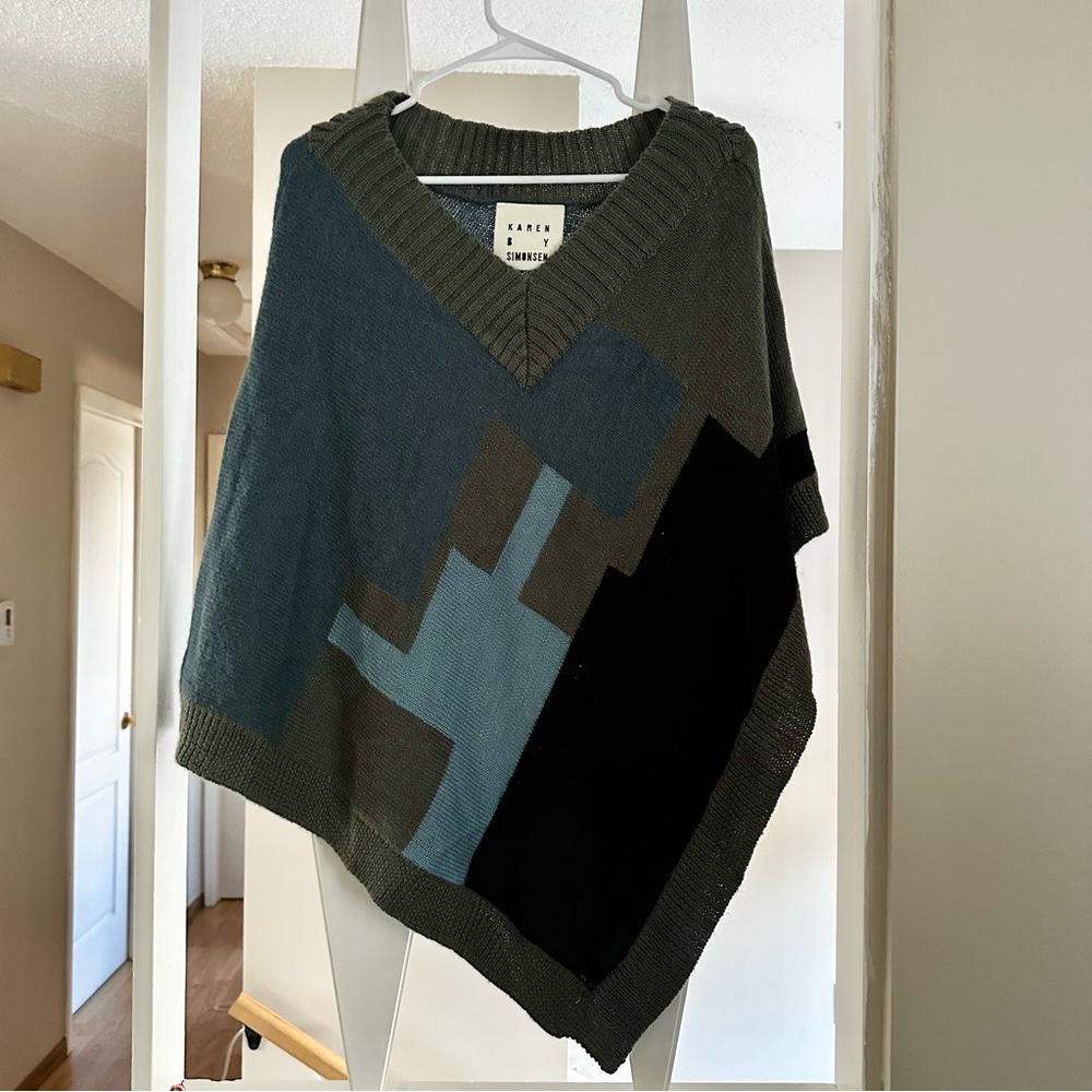 KAREN SIMONSEN Asymmetrical Colourblock Poncho OS